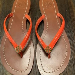 Tory Burch Womens Terra Thong Patent Calf Poppy